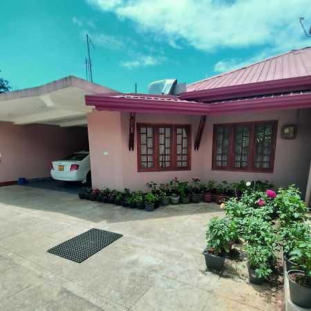 Thuvaraga Inn Nuwara Eliya Exterior foto