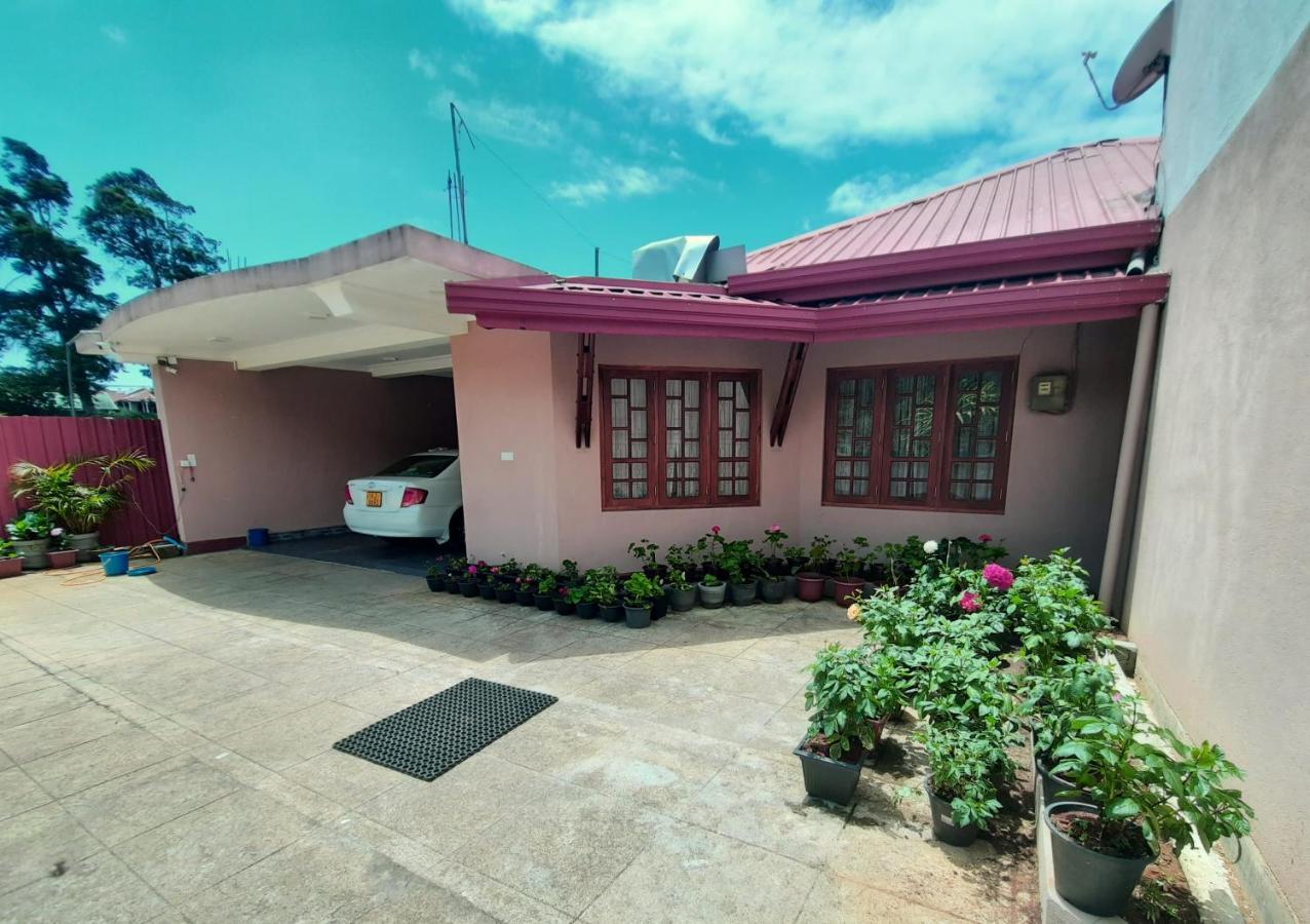 Thuvaraga Inn Nuwara Eliya Exterior foto